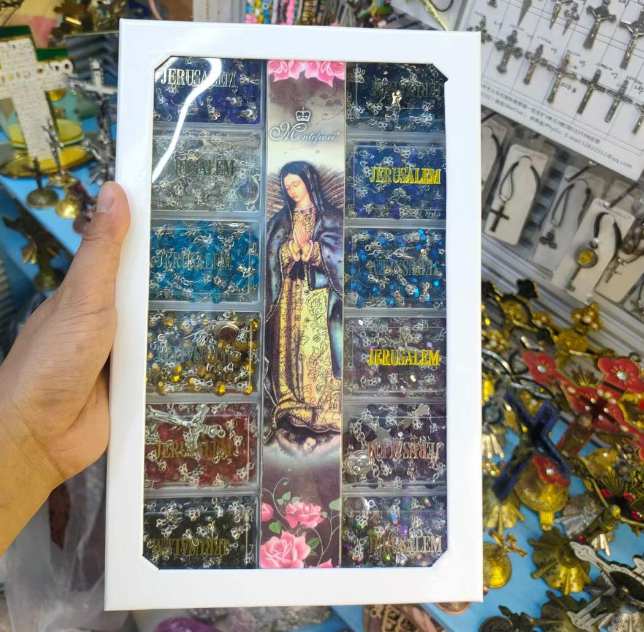一套价格（随机色）12色不同水晶颜色小九杯花托念珠十字架项链